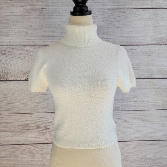 Divided Tops - Divided H&M Crop Turtle Neck Top Short Sleeve White Size Small